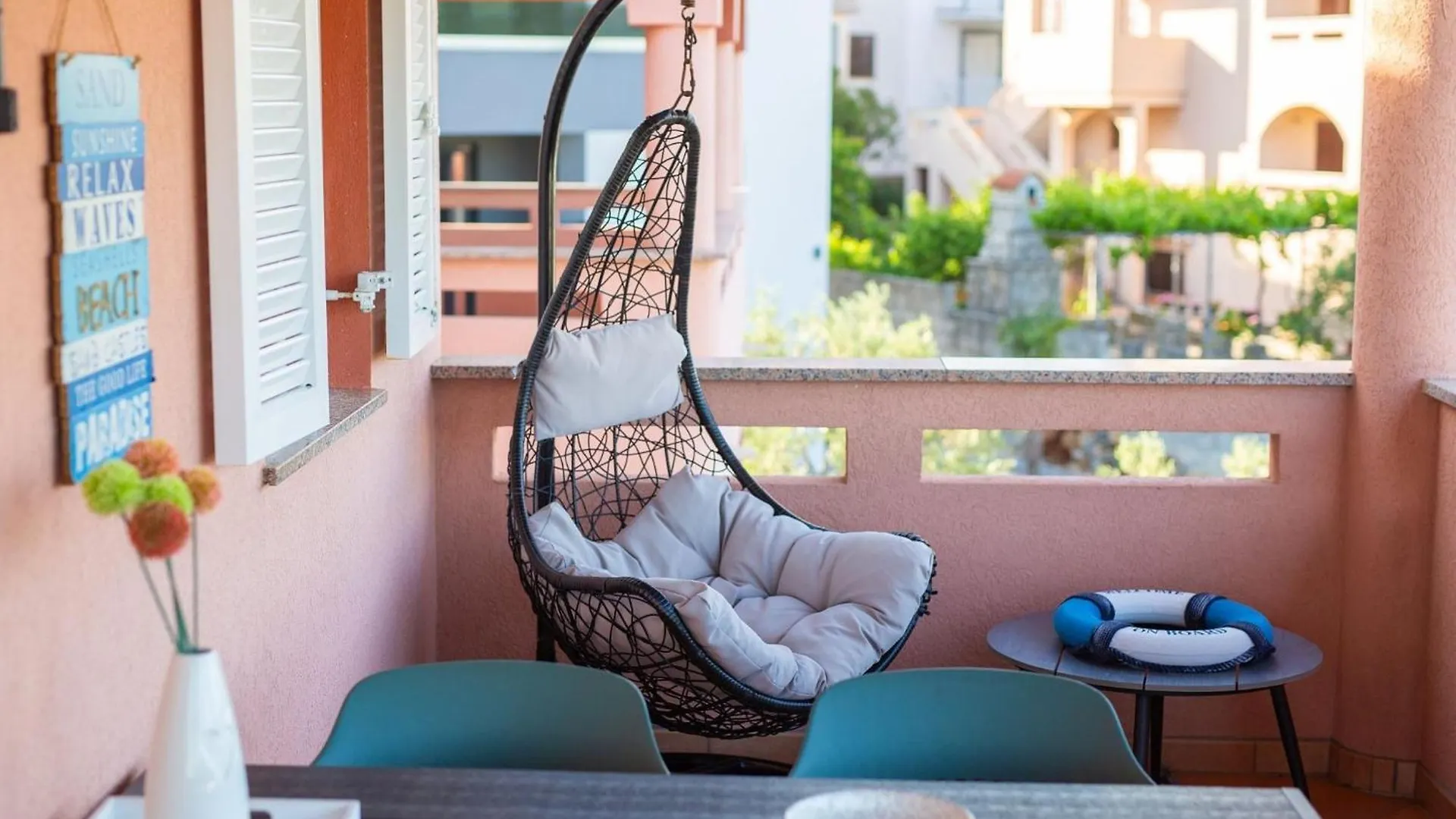 Elegant And Vibrant Apartment With Terrace And Sea View Kornic